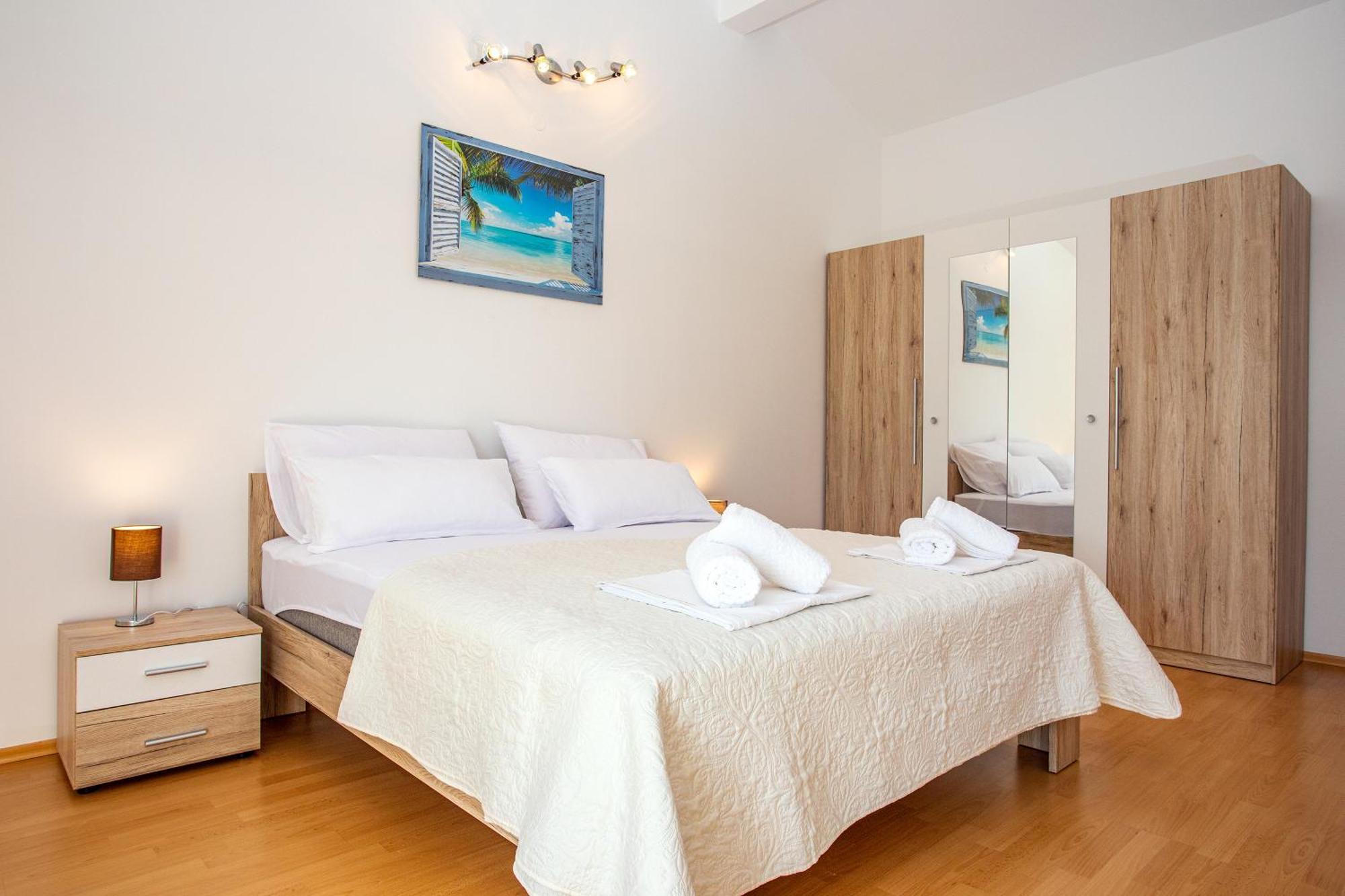 Apartments Adisa Omiš Buitenkant foto